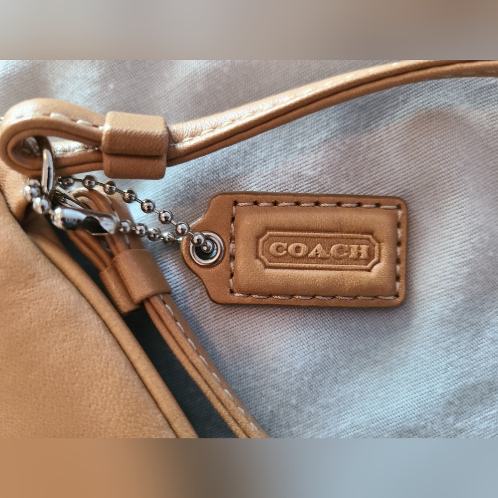 Coach wristlet - Picture 3 of 4